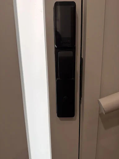 Door-lock installation photo shared by sajia niaz osmani with her Google review